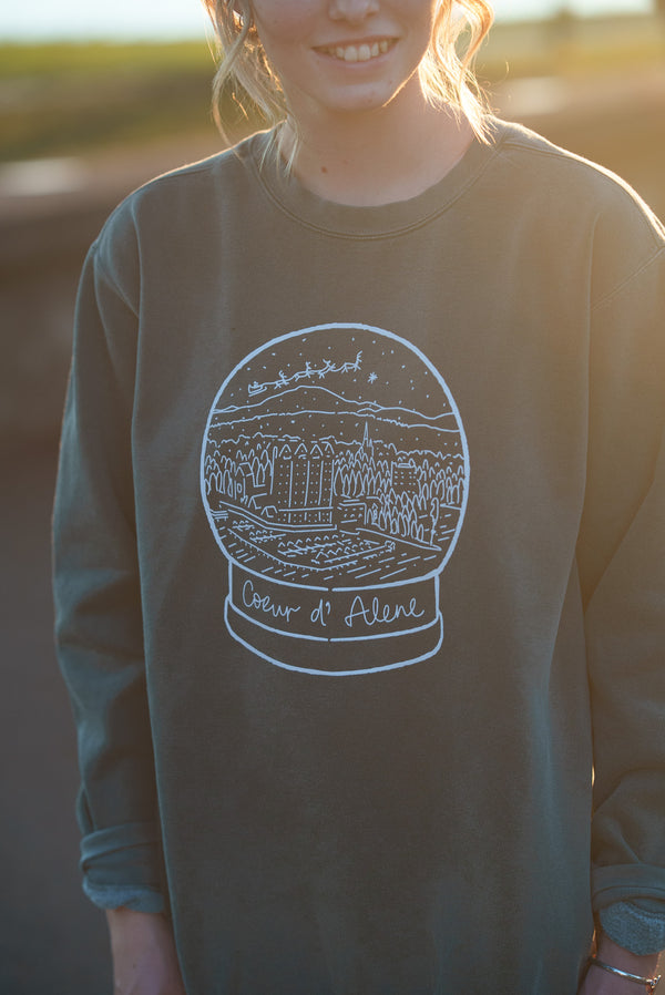 2023 Coeur d'Alene Christmas Sweatshirt - CDA In A Globe