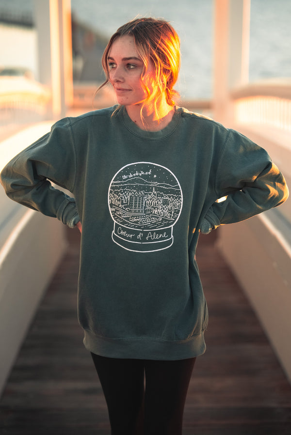 2023 Coeur d'Alene Christmas Sweatshirt - CDA In A Globe