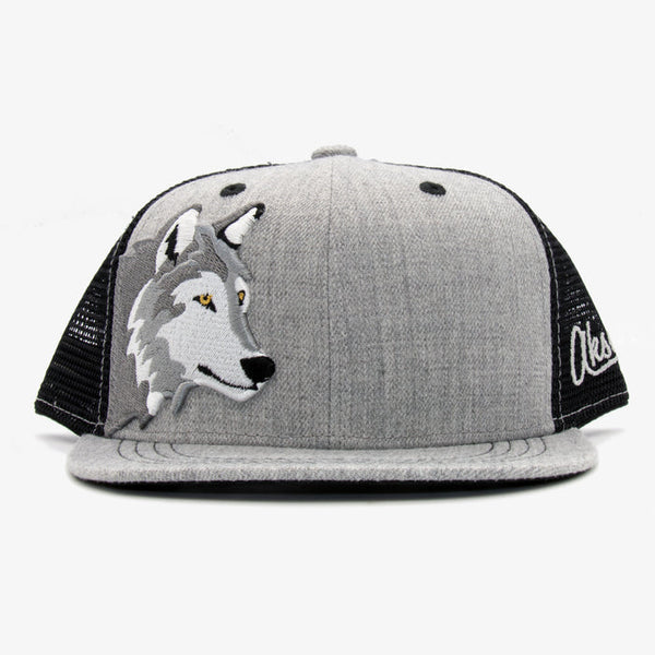 Aksels Kids Wolf flatbill snapback hat in gray with black mesh back