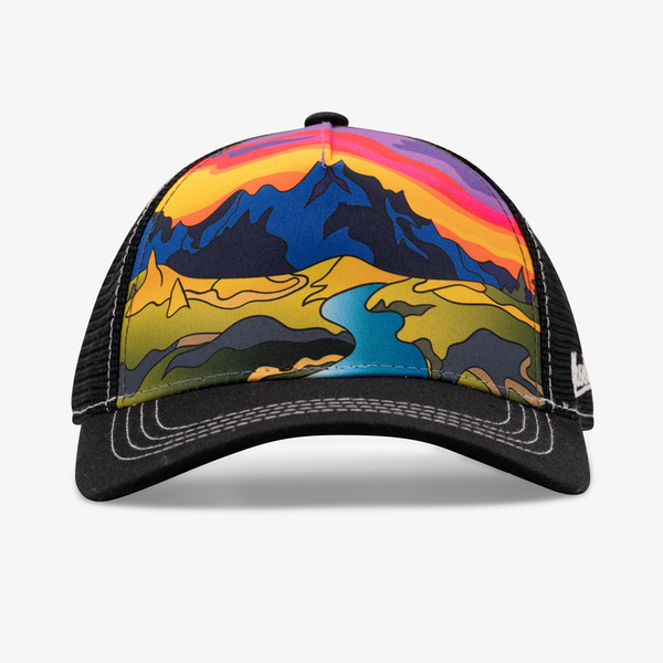 Aksels Summer Mountain Curved Bill Trucker Hat - Black & Purple Sky