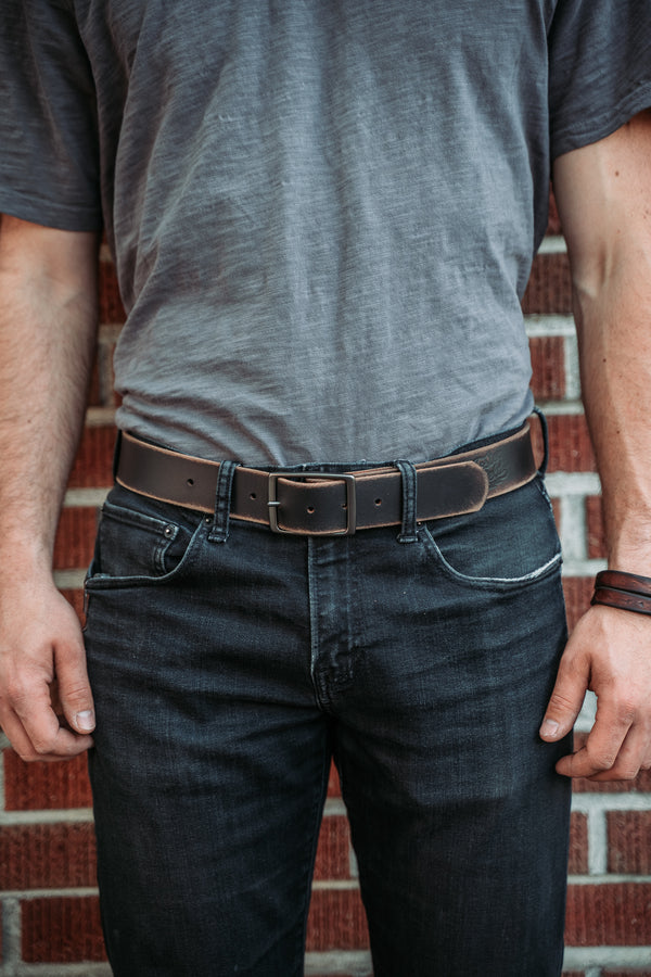 DISTRESSED BLACK LEATHER BELT